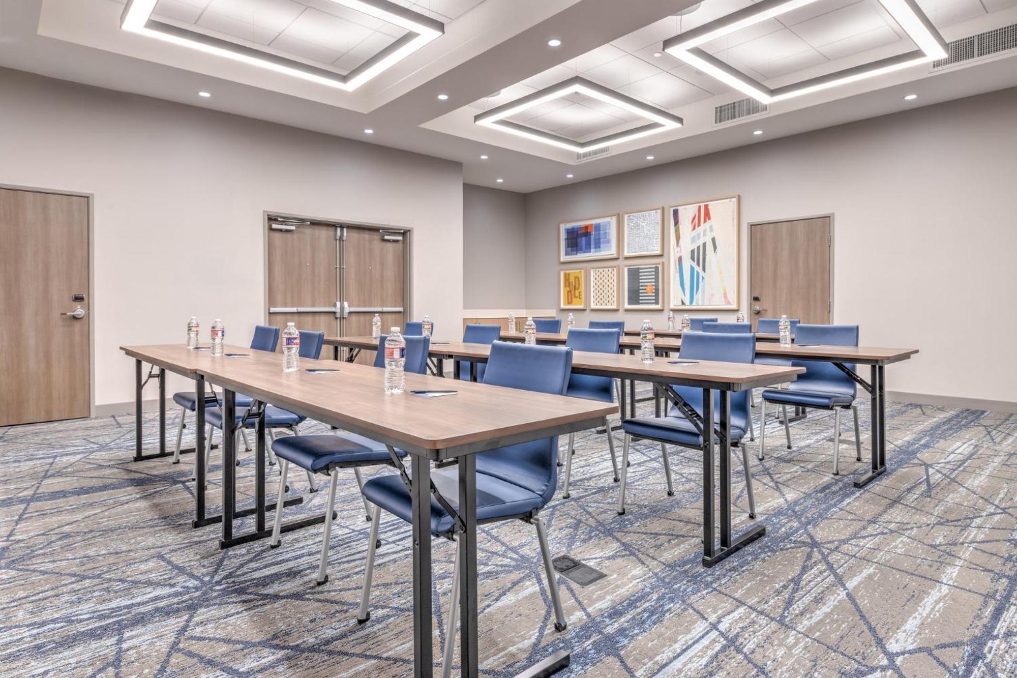 Holiday Inn Express & Suites Austin Airport East By Ihg エクステリア 写真