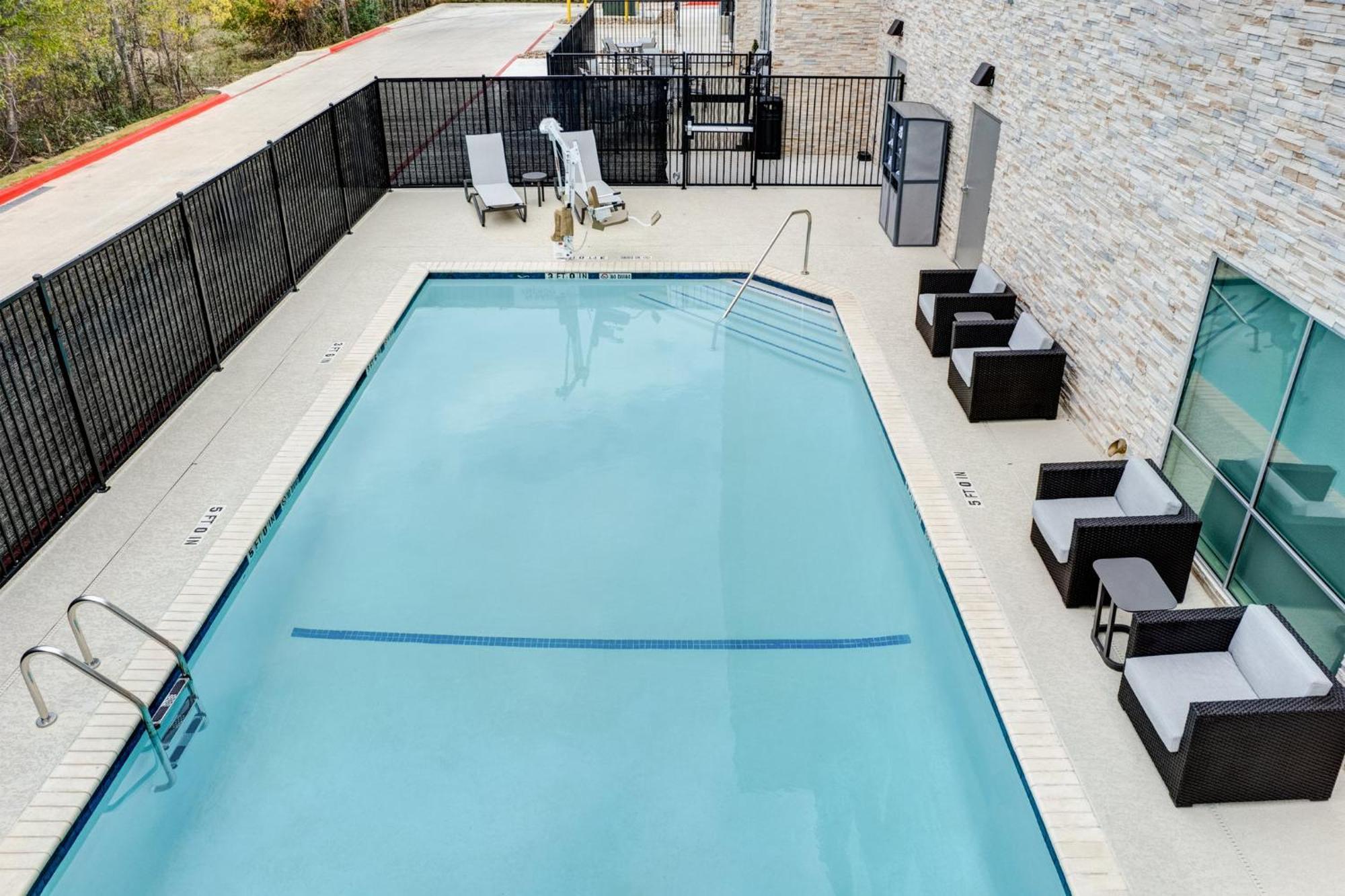 Holiday Inn Express & Suites Austin Airport East By Ihg エクステリア 写真