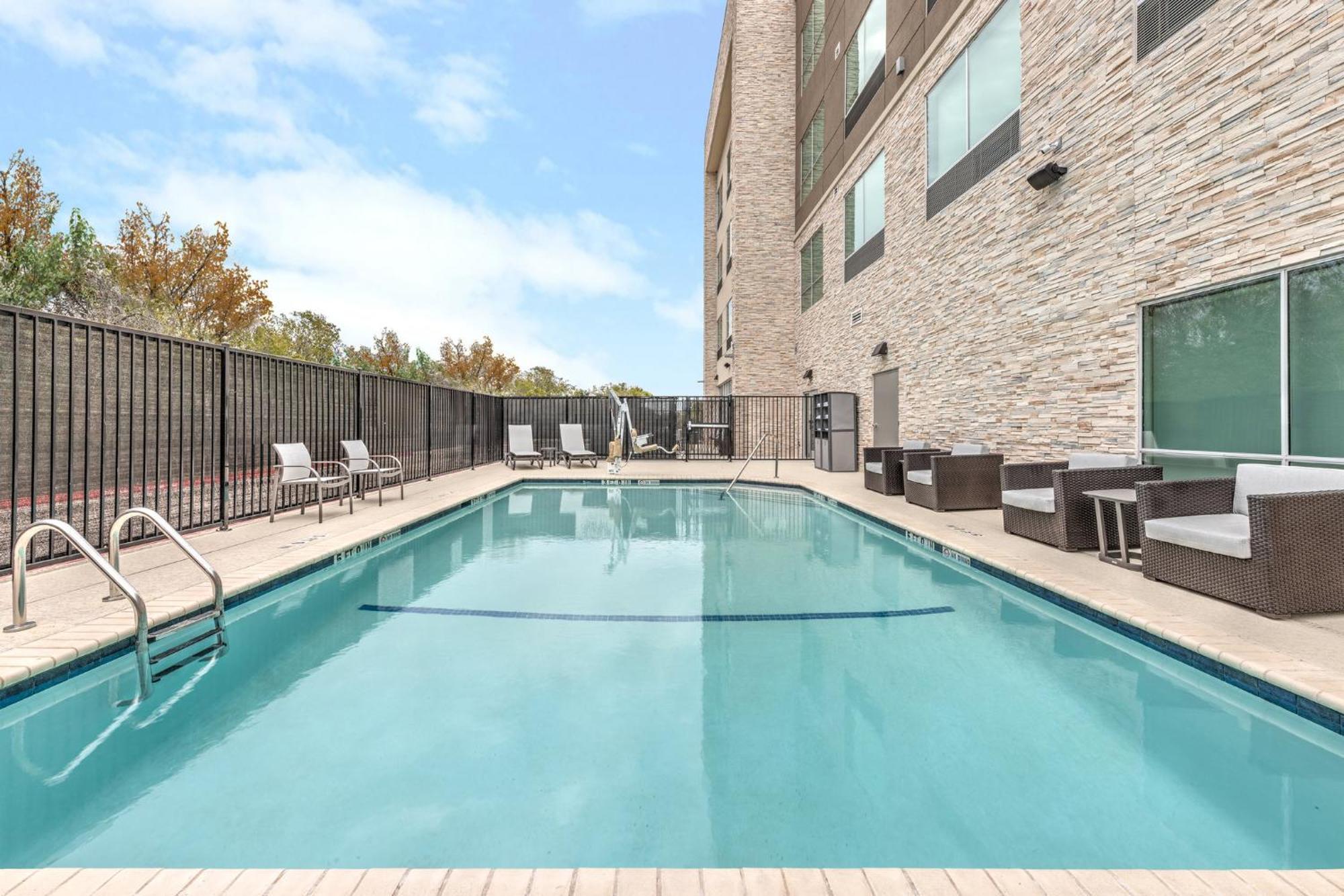 Holiday Inn Express & Suites Austin Airport East By Ihg エクステリア 写真