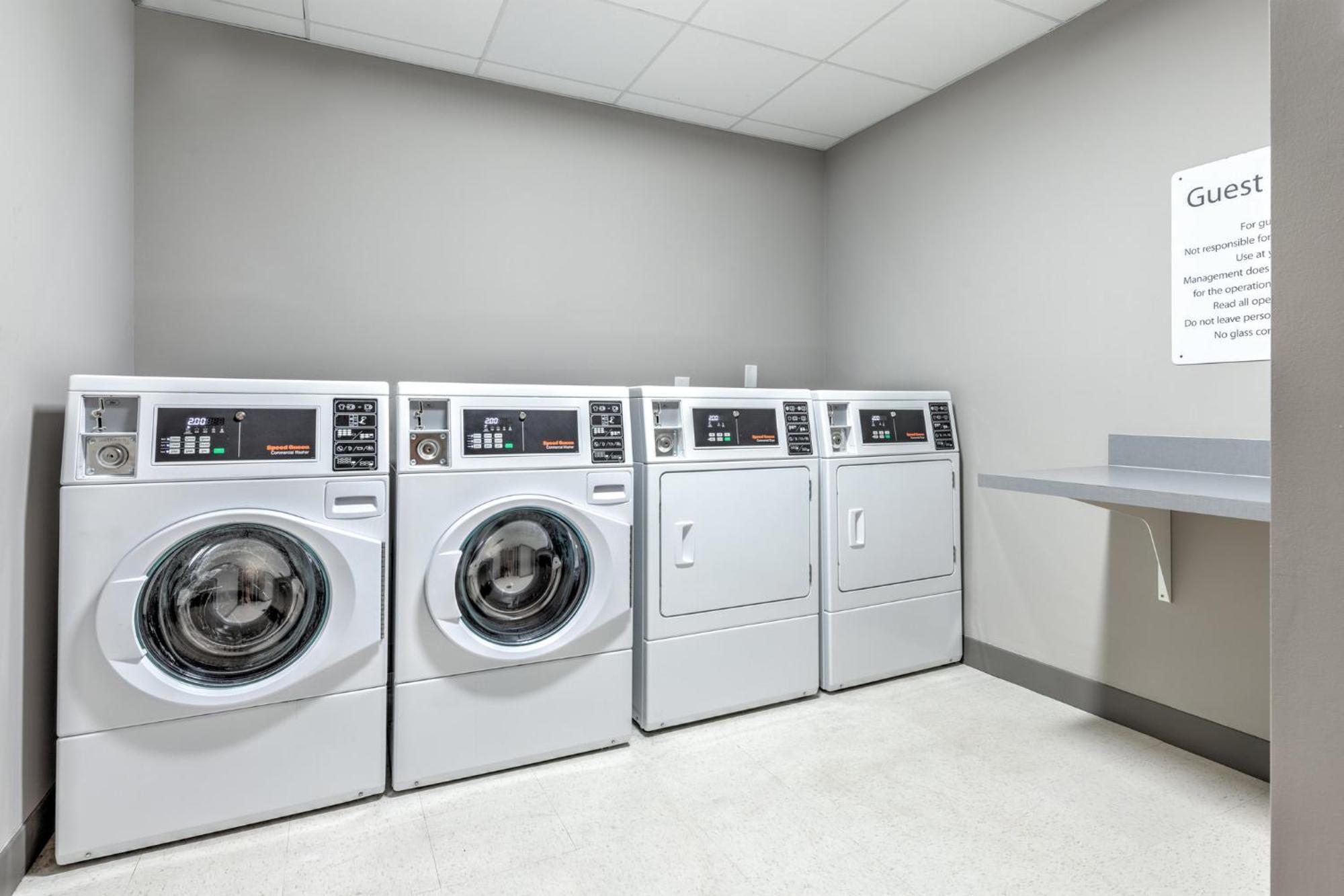 Holiday Inn Express & Suites Austin Airport East By Ihg エクステリア 写真