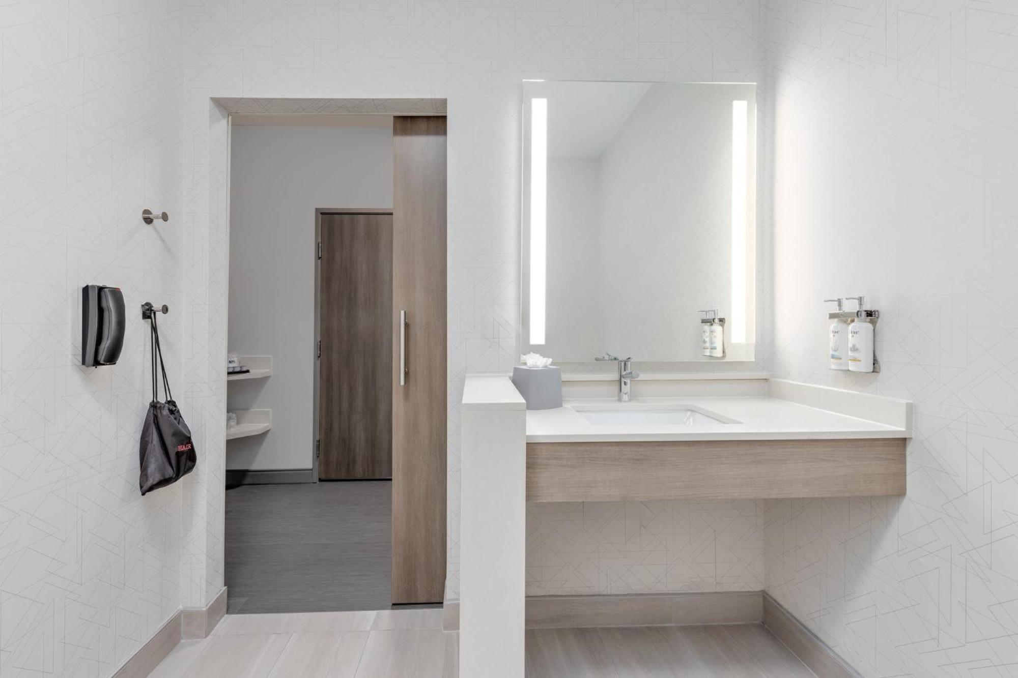 Holiday Inn Express & Suites Austin Airport East By Ihg エクステリア 写真